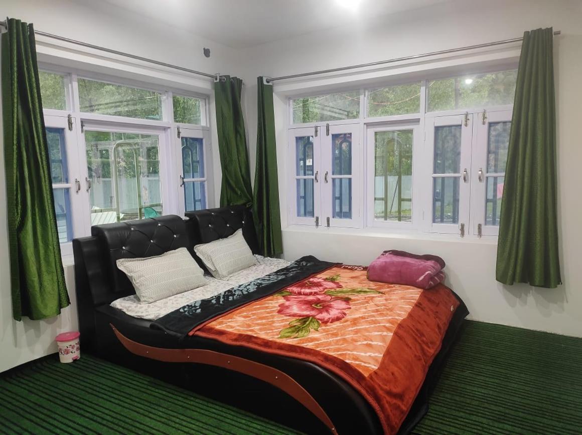 New Delight Hotel Kanzalwan Buitenkant foto