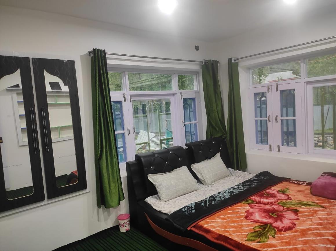 New Delight Hotel Kanzalwan Buitenkant foto